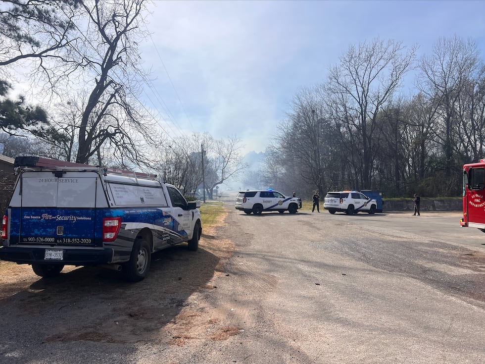 Fire forces evacuations in south Lindale