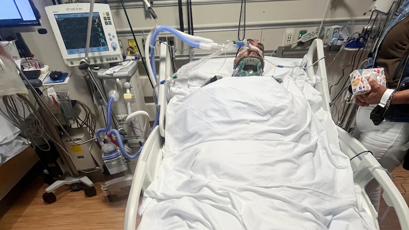 ARCHIVO - Esta foto sin fecha, proporcionada por su familia, muestra a Jaime Alanis dentro del...