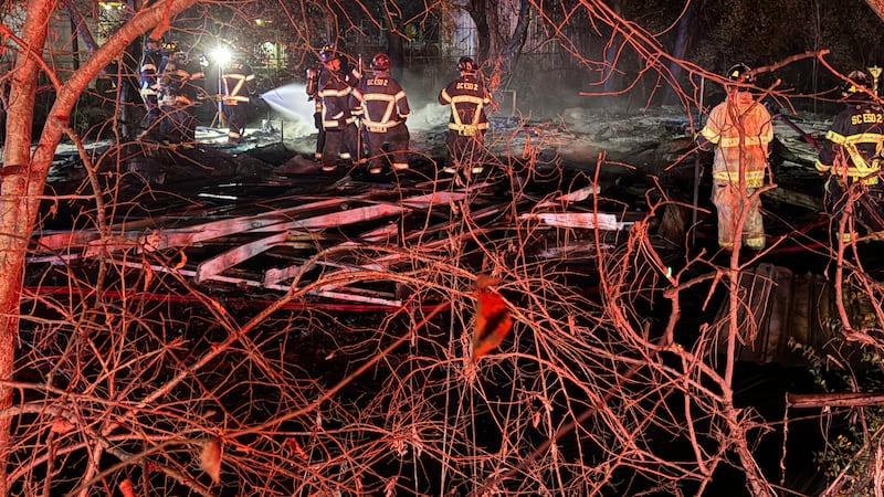Una casa abandonada fue destruida en un incendio en el condado de Smith