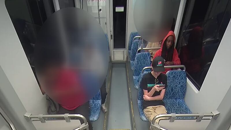 El ataque contra una inmigrante ucraniana en un tren ligero en Charlotte, Carolina del Norte,...