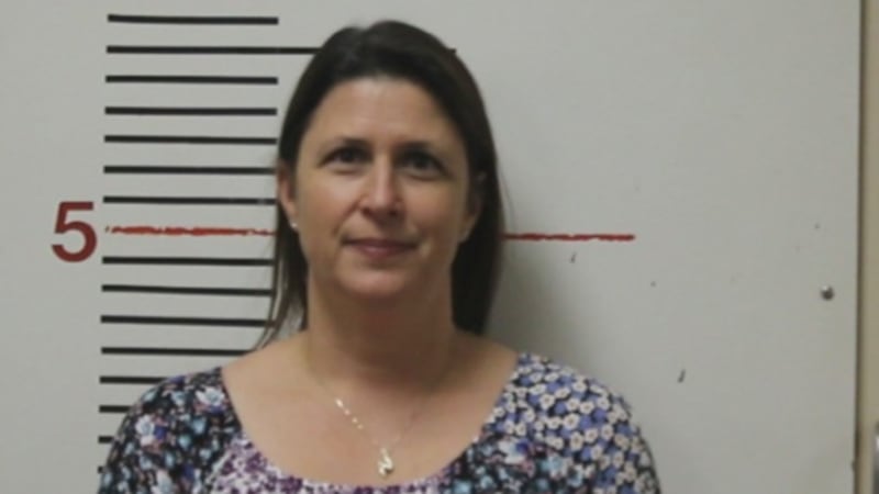 Kimberlyn Ann Snider, directora de la escuela primaria Neches, fue acusada formalmente por un...