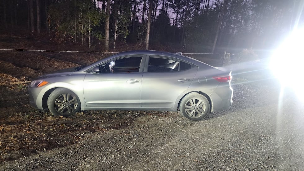 Manhunt underway in Buna after suspects flee from deputies
