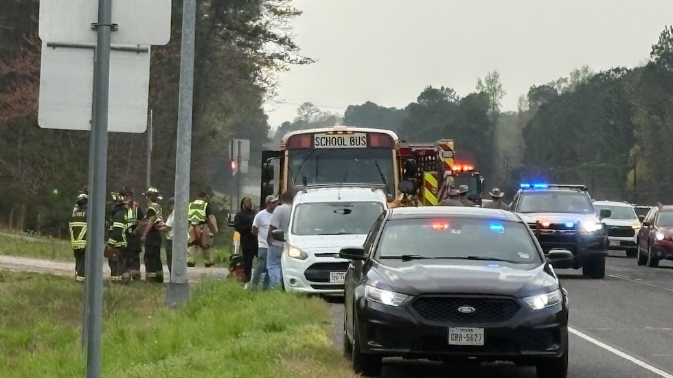 Texarkana ISD bus in crash on Hwy 31E in Chapel Hill area