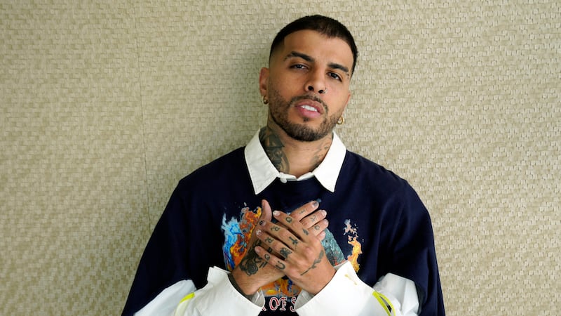 ARCHIVO - El cantante y rapero Rauw Alejandro, nombrado uno de los Artistas Revelación del Año...