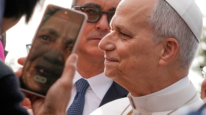 El papa León XIV en la parroquia Santa Maria della Presentazione en las afueras de Roma, el 8...