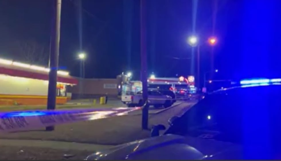 2 teenagers shot on W. Gentry; no suspect in custody