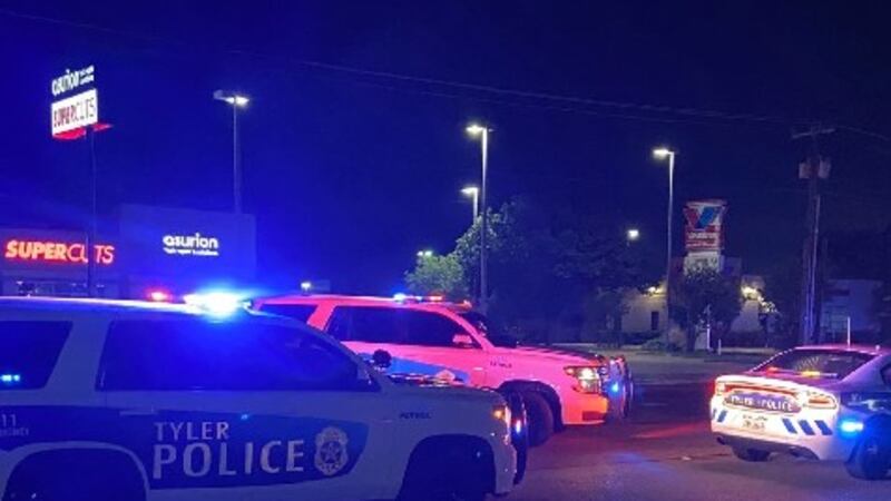 La policía de Tyler investiga un accidente automovilístico el viernes por la mañana.