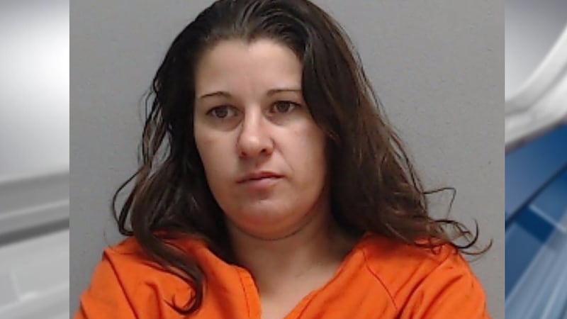 Mujer de Jasper buscada por robos en Brookeland y Jasper