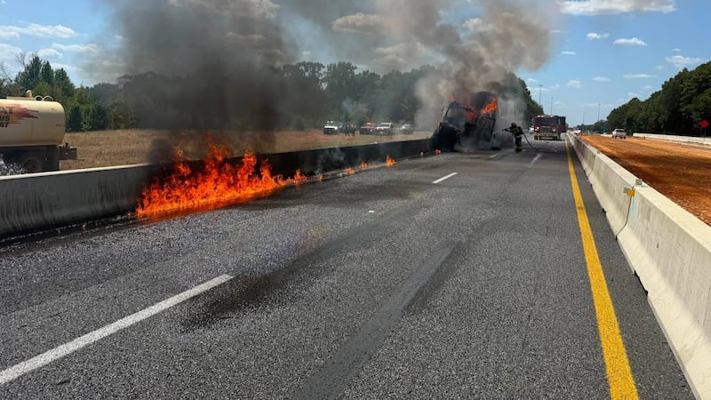 El tráfico en la Interestatal 20, a la altura de Kilgore, ha quedado interrumpido tras un...