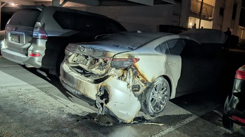 Investigan incendio de auto en Tyler tras “ruidos sospechosos”