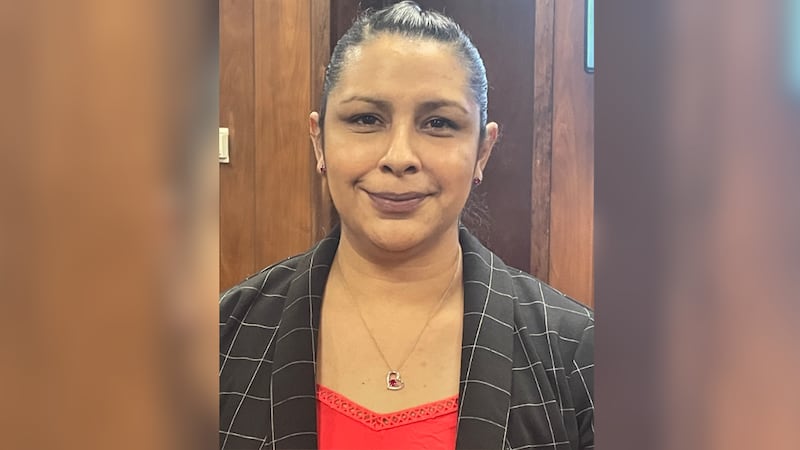 Una amarga disputa entre dos vecinos llego a la sala del tribunal después de que una mujer...