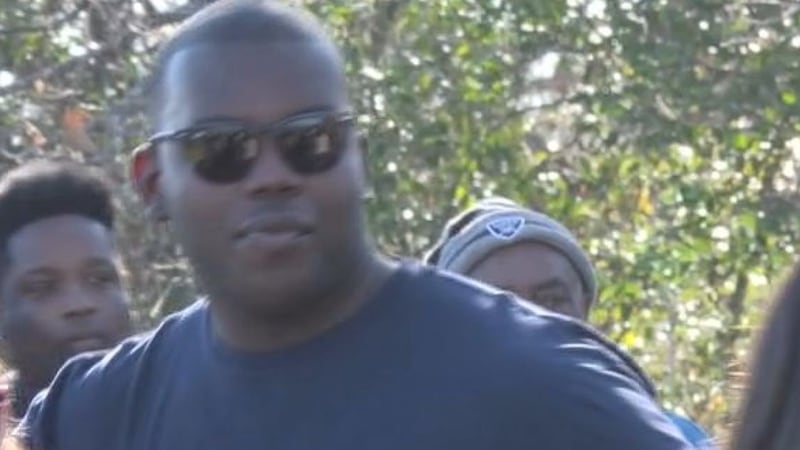 Diamon-Mazairre Robinson, conocido en aquel momento bajo el alias de "Mike King," trabajaba...