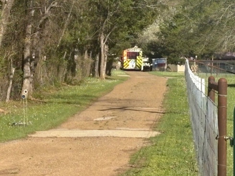 Los equipos del Distrito Escolar 2 del Condado de Smith están trabajando para extinguir un...