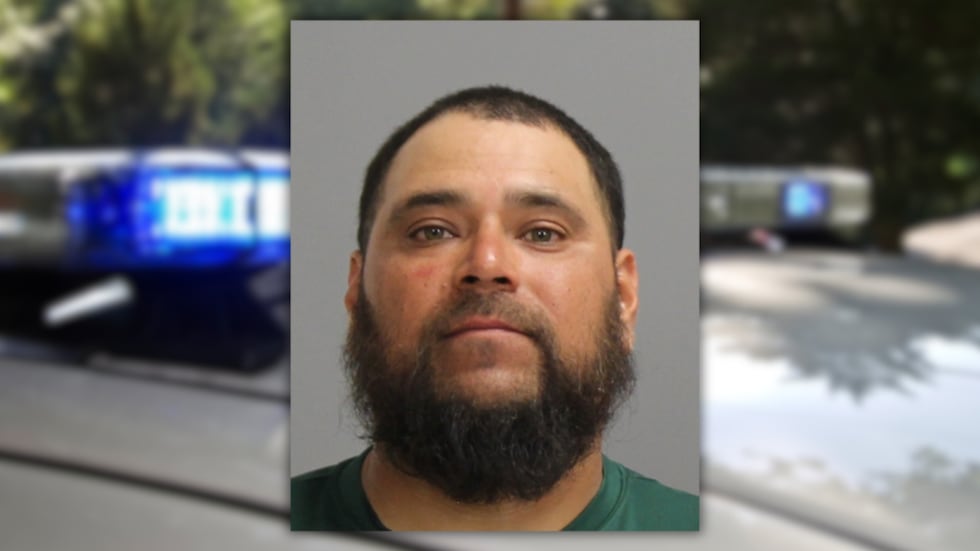 Michael Valadez fue arrestado por agredir y robar a un conductor de un camión de helados tras...
