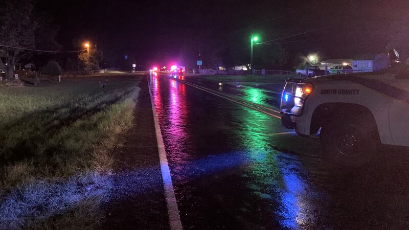 Smith County deputy blocks traffic on both directions of Hwy 110 as officials investigate...