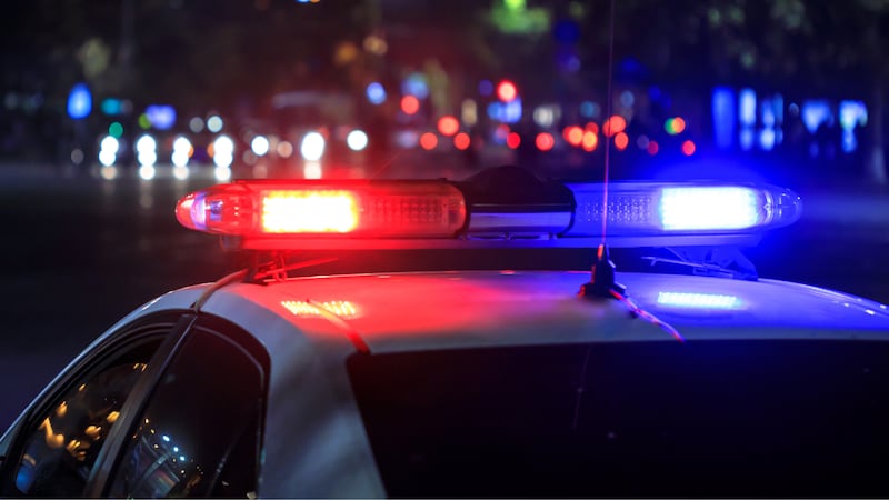 Según la Patrulla Estatal de Colorado, la madre del niño estaba detrás del volante.