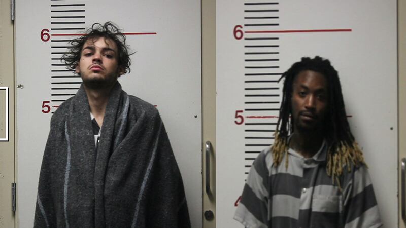 James Flores y Khaleef Wilson.