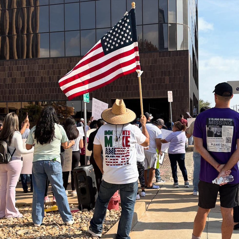 El martes una protesta se llevó a cabo fuera de la corte de comisionados del condado Smith en...