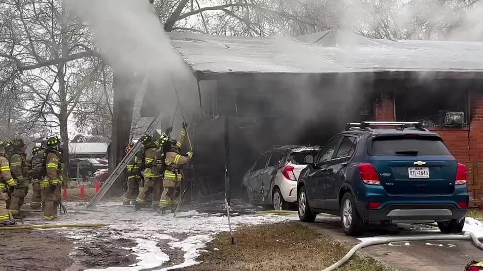 Dozens of firefighters respond to Lufkin house fire