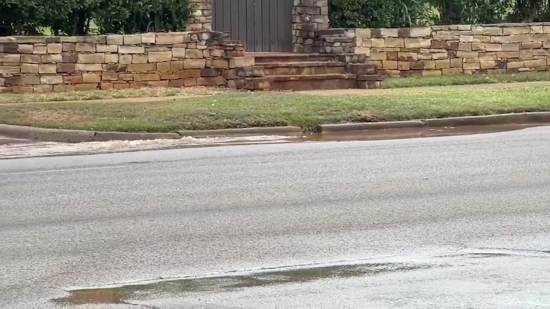 Water main break causes traffic delays on N. Broadway Ave. in Tyler