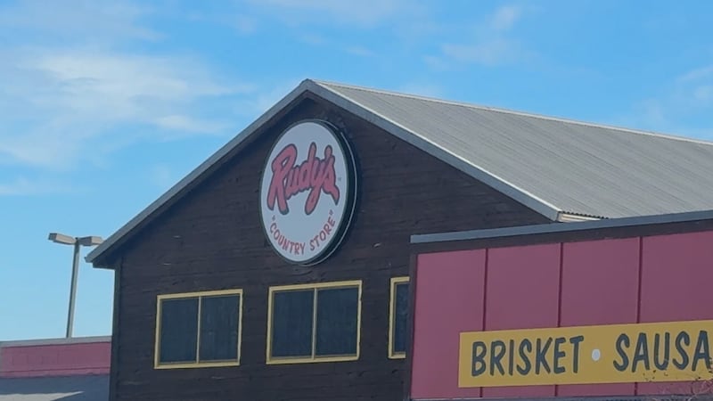 An overnight fire Wednesday at a popular Tyler barbecue joint caused extensive kitchen damage,...