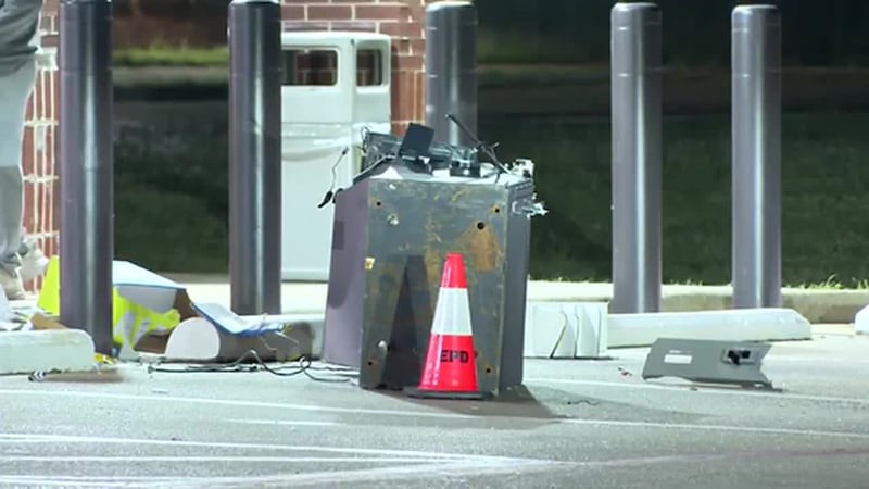 Captado en video el momento en que intentan robar cajero automática de la tienda de una...