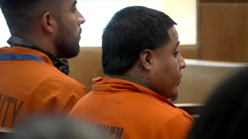 Un hombre acusado de disparar contra agentes durante una persecución policial en Lindale y...