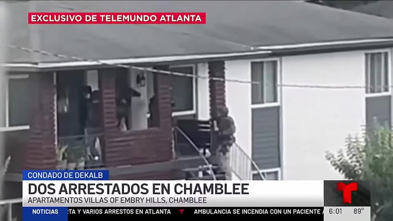 "Nos vemos... no sé por qué me llevan", dijo uno de los detenidos al despedirse de sus...