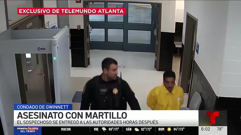 El sospechoso, identificado como Martín Montiel Moreno, se entregó a las autoridades y realizó...