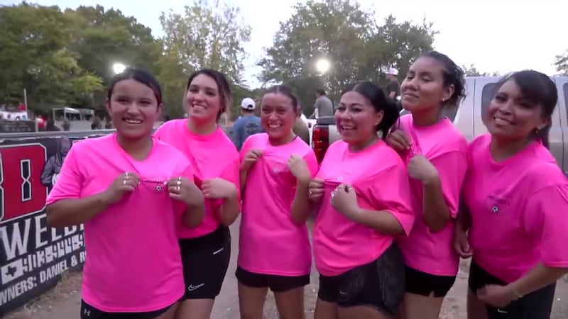 Liga de fútbol ofrece a mamás del este de Texas un espacio para desestresarse