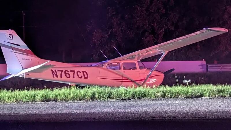 Avioneta aterriza de emergencia tras fallo de motor cerca de una autopista de Tyler