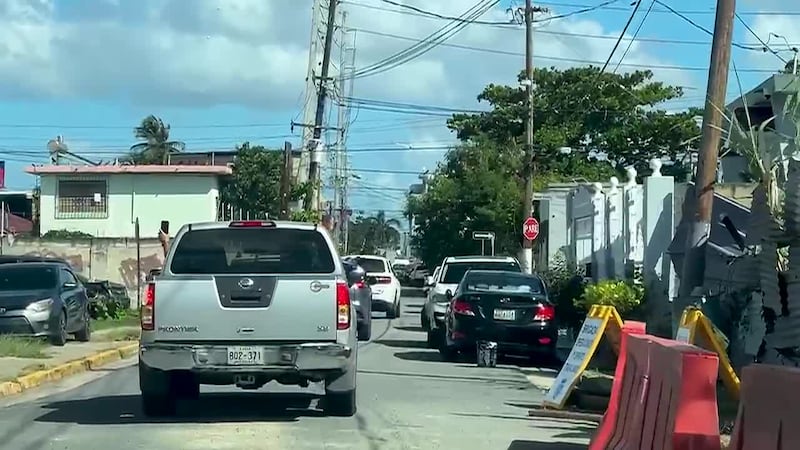 Vecinos salen en caravana y a punta de bocina exigieron a agentes de ICE que se fueran de su...
