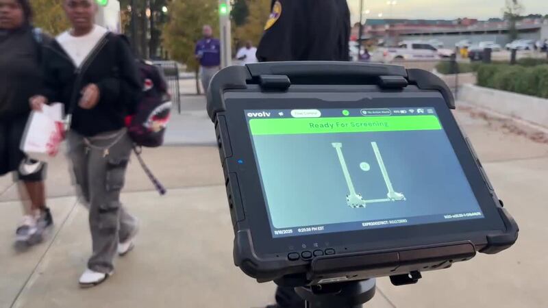 Lufkin ISD prueba detectores de armas y considera implementarlos en las escuelas