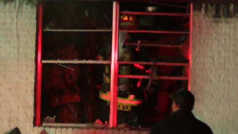 Un incendio destruye una casa en el lado este de Tyler